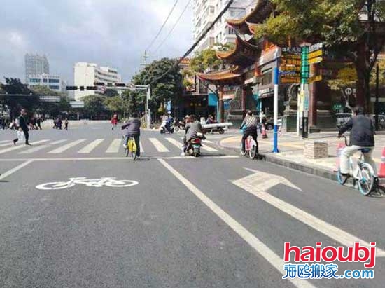 昆明人民中路非機(jī)動車道調(diào)換了位置.jpg 昆明人民中路非機(jī)動車道調(diào)換了位置.jpg